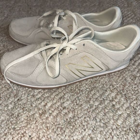 Womens New Balance 555‎ Beige Sneakers- Running Walking Casual size 9.5 - Picture 2 of 7
